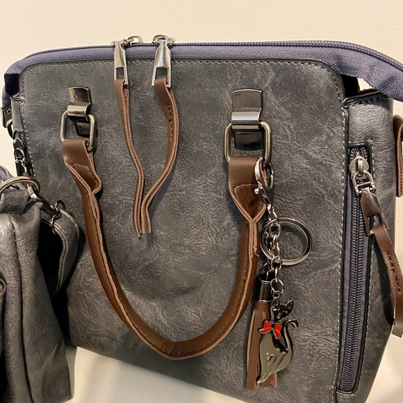 NWT - Luxurious 4 pc travel set - Picture 2 of 9